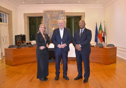 Embaixador da Guiné Equatorial recebido nos Paços do Concelho